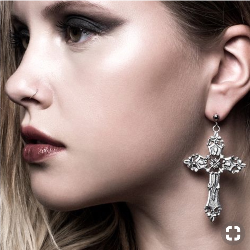 Regalrose Cross Earnings with Necklace